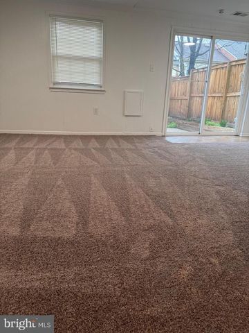 2070 MAYFLOWER DR, Woodbridge, VA 22192