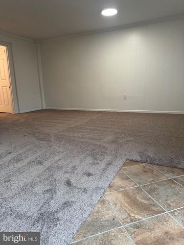 2070 MAYFLOWER DR, Woodbridge, VA 22192