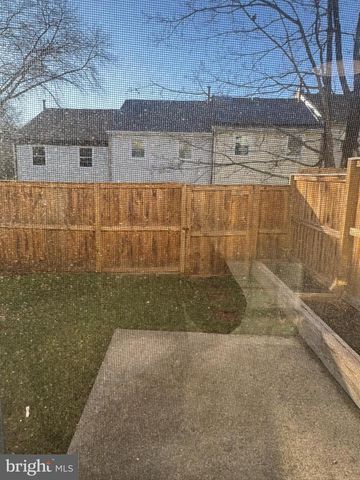 2070 MAYFLOWER DR, Woodbridge, VA 22192