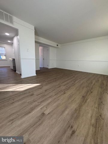 2070 MAYFLOWER DR, Woodbridge, VA 22192