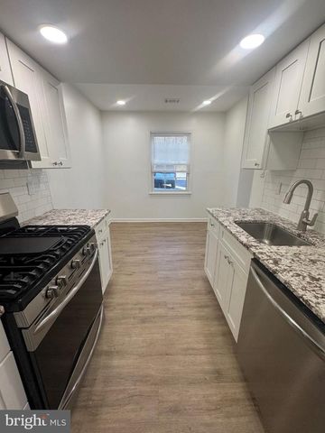 2070 MAYFLOWER DR, Woodbridge, VA 22192