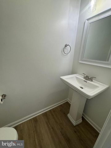 2070 MAYFLOWER DR, Woodbridge, VA 22192