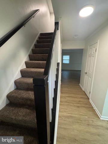 2070 MAYFLOWER DR, Woodbridge, VA 22192