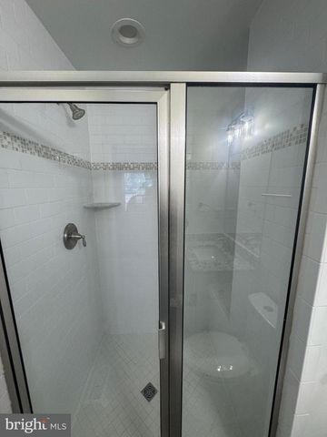 2070 MAYFLOWER DR, Woodbridge, VA 22192