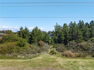 564 & 568 Point Brown Avenue NE, Ocean Shores, WA 98569