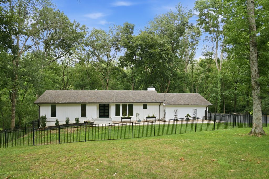 133 Featherstone Dr, Franklin, TN 37069