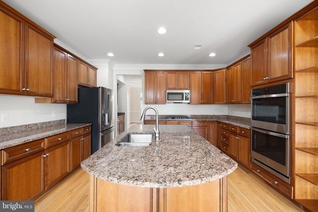 492 HARBOR SIDE ST, Woodbridge, VA 22191