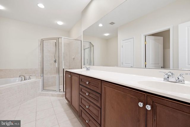 492 HARBOR SIDE ST, Woodbridge, VA 22191