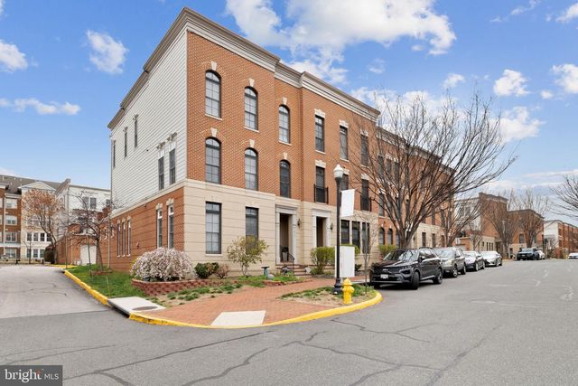 492 HARBOR SIDE ST, Woodbridge, VA 22191