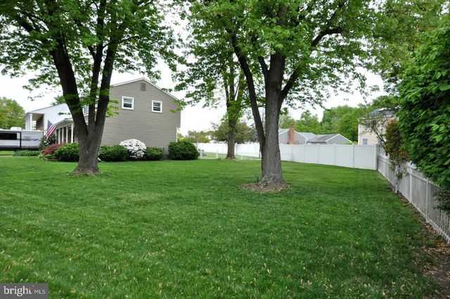 102 HOLIDAY CT, Mount Laurel, NJ 08054
