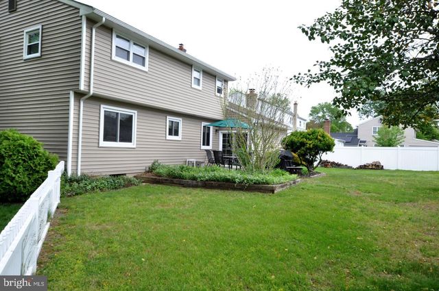 102 HOLIDAY CT, Mount Laurel, NJ 08054
