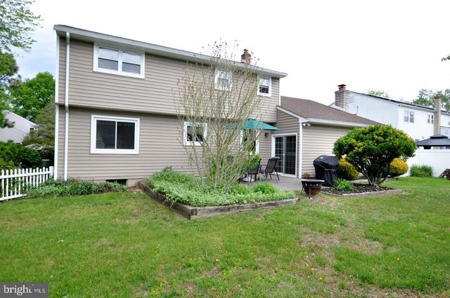102 HOLIDAY CT, Mount Laurel, NJ 08054