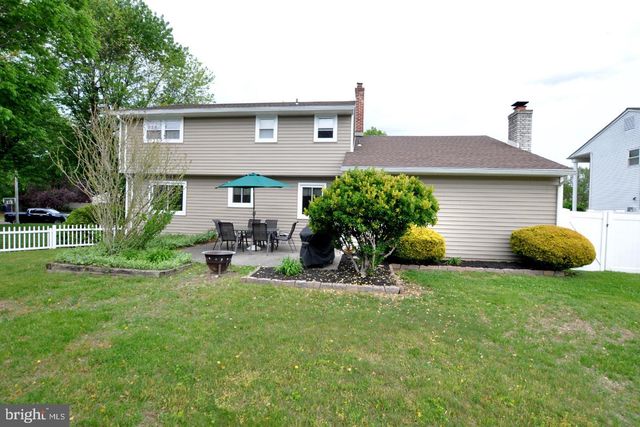 102 HOLIDAY CT, Mount Laurel, NJ 08054