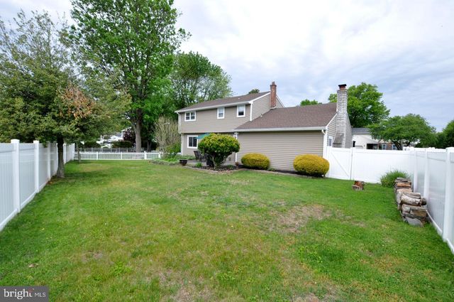 102 HOLIDAY CT, Mount Laurel, NJ 08054