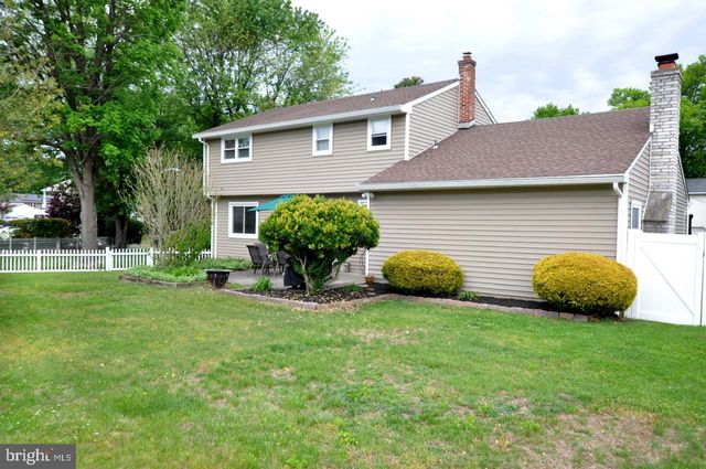 102 HOLIDAY CT, Mount Laurel, NJ 08054