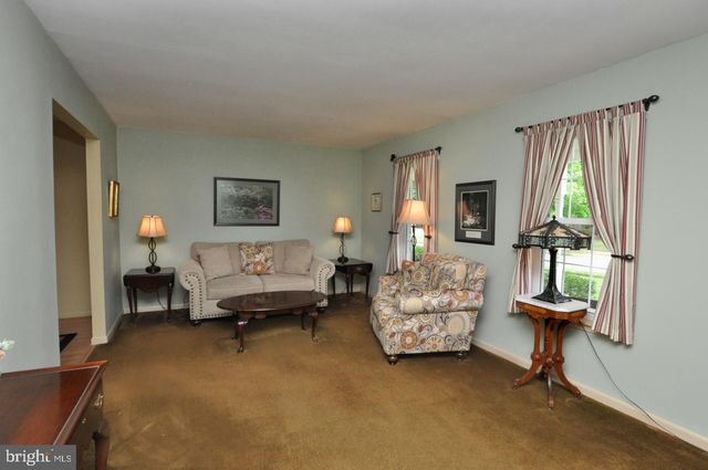 102 HOLIDAY CT, Mount Laurel, NJ 08054