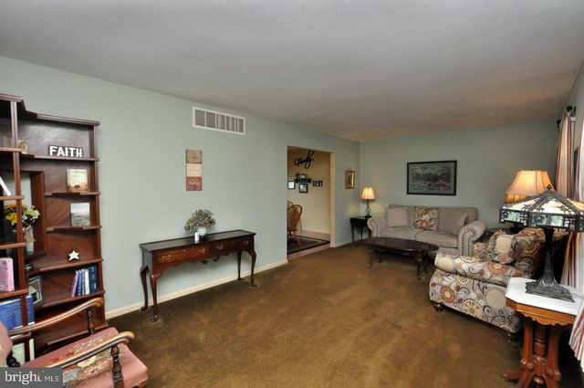 102 HOLIDAY CT, Mount Laurel, NJ 08054