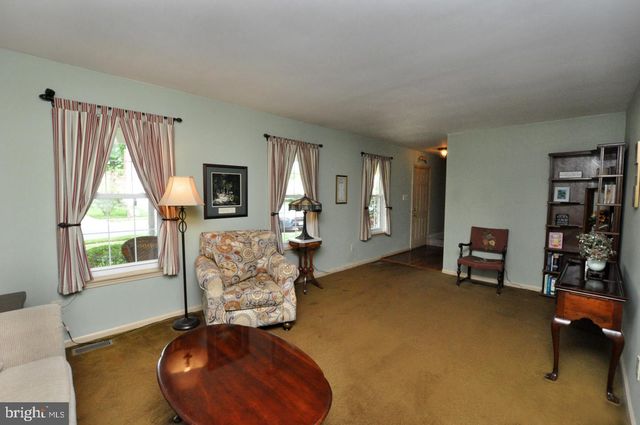 102 HOLIDAY CT, Mount Laurel, NJ 08054