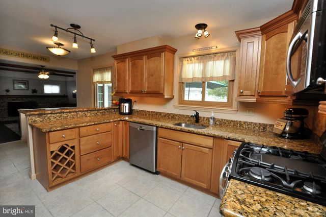 102 HOLIDAY CT, Mount Laurel, NJ 08054