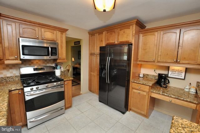 102 HOLIDAY CT, Mount Laurel, NJ 08054