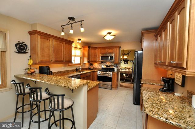 102 HOLIDAY CT, Mount Laurel, NJ 08054