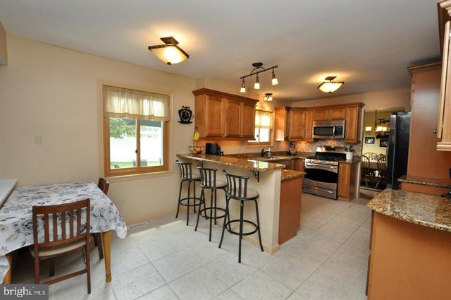 102 HOLIDAY CT, Mount Laurel, NJ 08054