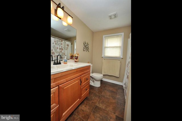 102 HOLIDAY CT, Mount Laurel, NJ 08054