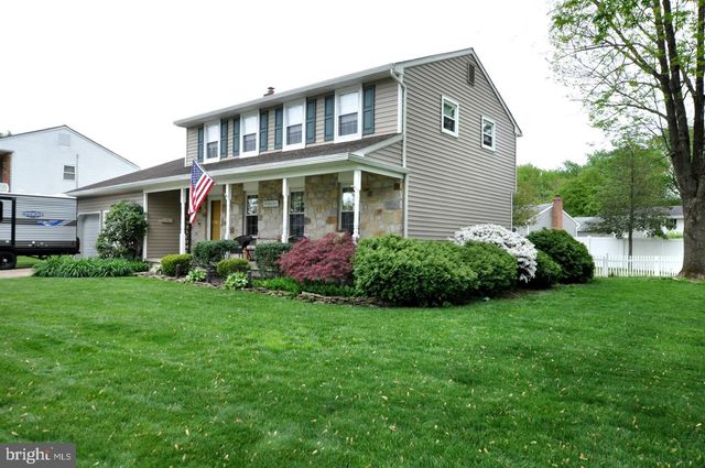 102 HOLIDAY CT, Mount Laurel, NJ 08054