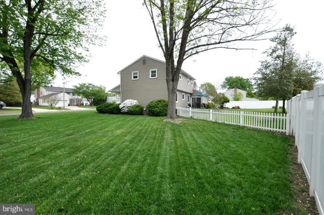 102 HOLIDAY CT, Mount Laurel, NJ 08054