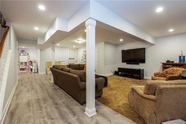 5 Trails End, Rye, NY 10580