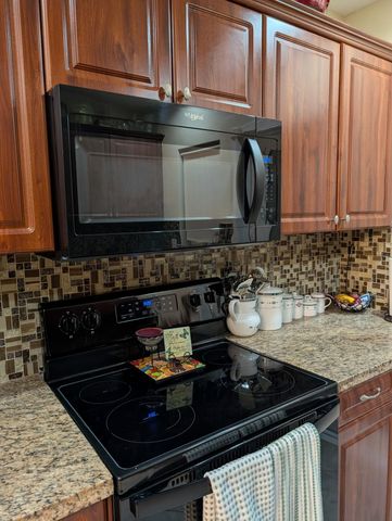 2734 NE 27TH Court 21, Lighthouse Point, FL 33064