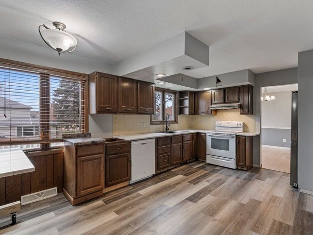 1470 Terrace Park Drive, Bettendorf, IA 52722