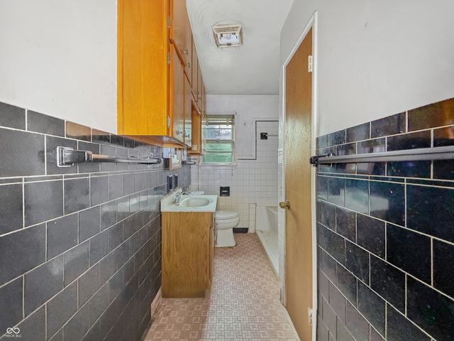 3230 Medford Avenue, Indianapolis, IN 46222