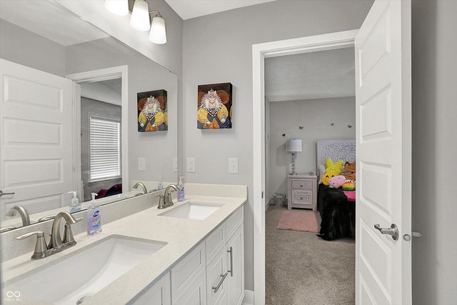 18813 Stonebluff Lane, Noblesville, IN 46062