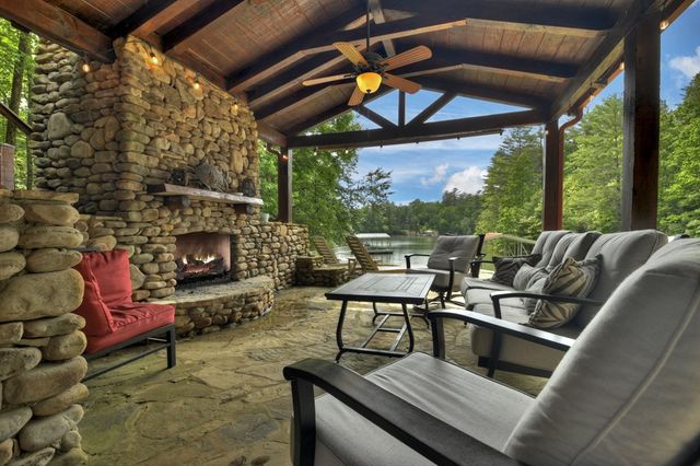 67 Lakeshore Drive, Blairsville, GA 30512