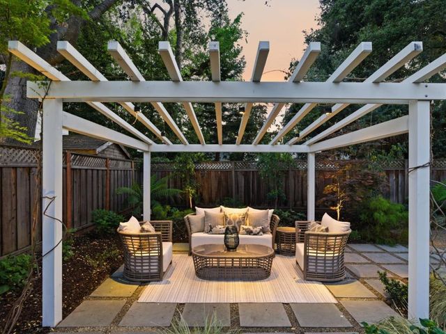 345 Vine Street, Menlo Park, CA 94025