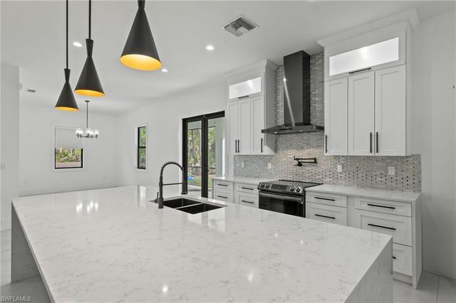 106 18th AVE NE, Naples, FL 34120