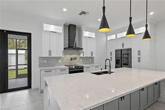 106 18th AVE NE, Naples, FL 34120