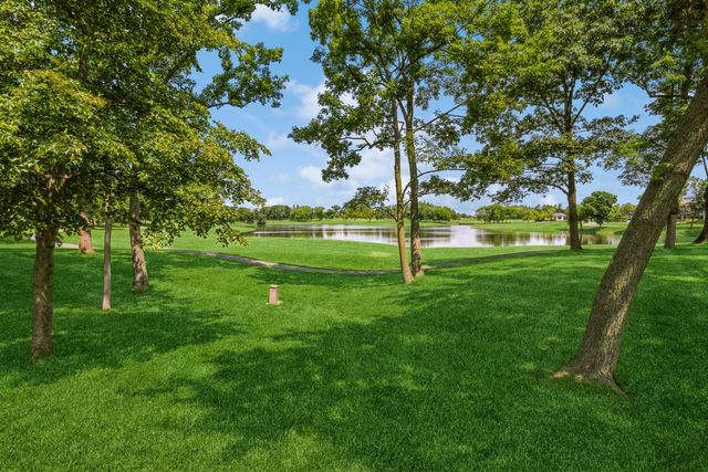 21855 W Murfield Court, Mundelein, IL 60060