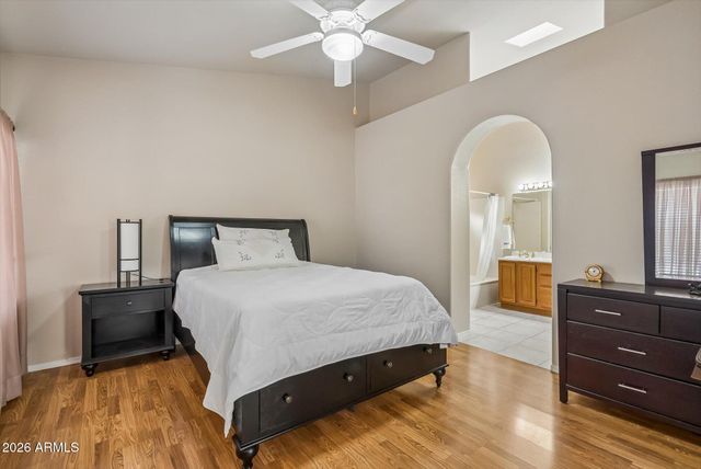 1 W COCHISE Drive, Phoenix, AZ 85021