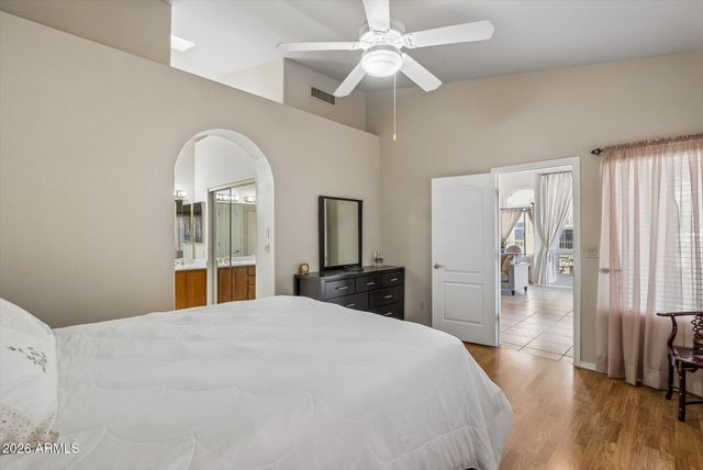 1 W COCHISE Drive, Phoenix, AZ 85021