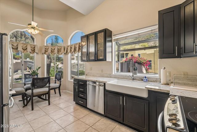 1 W COCHISE Drive, Phoenix, AZ 85021