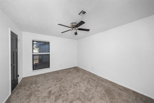 3815 SE Camelot Dr, Lawton, OK 73501