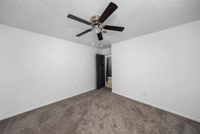 3815 SE Camelot Dr, Lawton, OK 73501