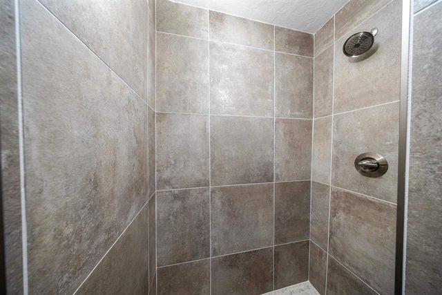 3815 SE Camelot Dr, Lawton, OK 73501