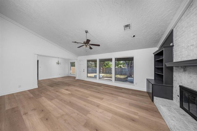 3815 SE Camelot Dr, Lawton, OK 73501