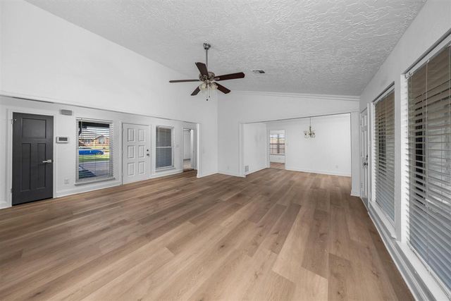 3815 SE Camelot Dr, Lawton, OK 73501
