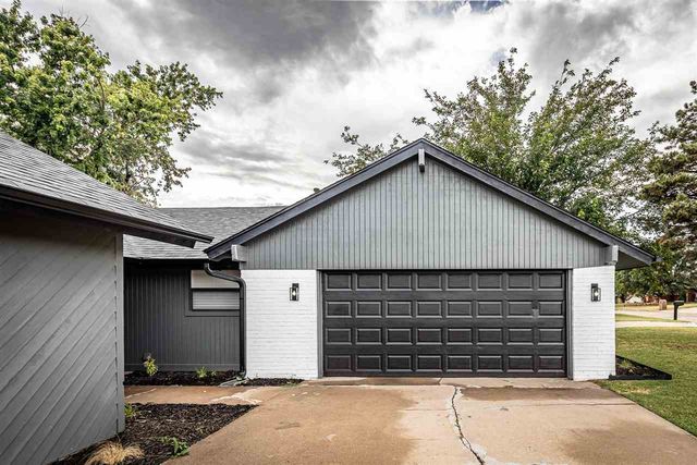 3815 SE Camelot Dr, Lawton, OK 73501