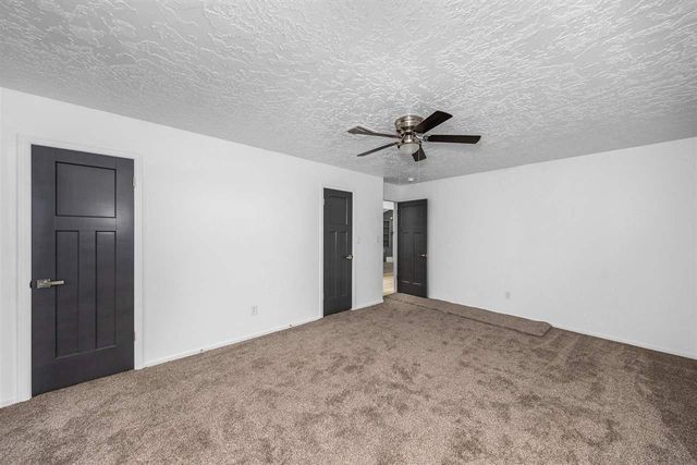 3815 SE Camelot Dr, Lawton, OK 73501