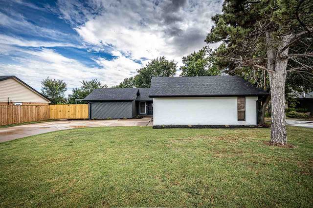 3815 SE Camelot Dr, Lawton, OK 73501